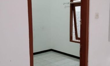 Dijual Rumah Luas di Perum Karanglo Indah