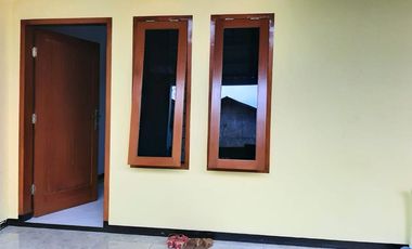 Dijual Rumah Luas di Perum Karanglo Indah