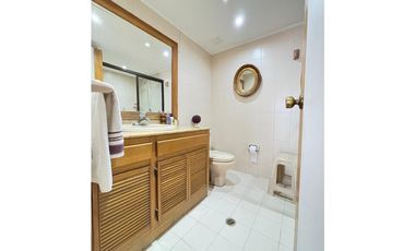 VENTA  DE AMPLIO APARTAMENTO DUPLEX EN EL BARRIO LAURELES DE MEDELLN