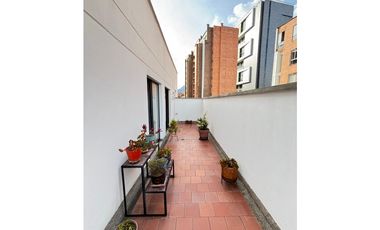 VENTA  DE AMPLIO APARTAMENTO DUPLEX EN EL BARRIO LAURELES DE MEDELLN