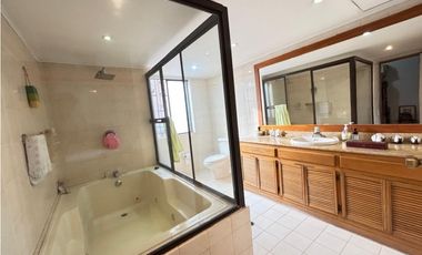 VENTA  DE AMPLIO APARTAMENTO DUPLEX EN EL BARRIO LAURELES DE MEDELLN