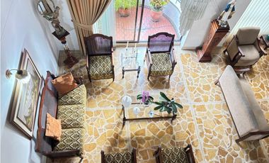 VENTA  DE AMPLIO APARTAMENTO DUPLEX EN EL BARRIO LAURELES DE MEDELLN