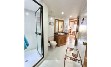 VENTA  DE AMPLIO APARTAMENTO DUPLEX EN EL BARRIO LAURELES DE MEDELLN