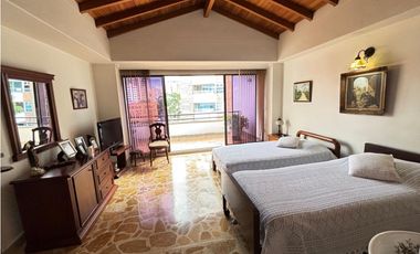 VENTA  DE AMPLIO APARTAMENTO DUPLEX EN EL BARRIO LAURELES DE MEDELLN