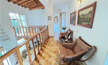 VENTA  DE AMPLIO APARTAMENTO DUPLEX EN EL BARRIO LAURELES DE MEDELLN