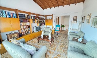 VENTA  DE AMPLIO APARTAMENTO DUPLEX EN EL BARRIO LAURELES DE MEDELLN