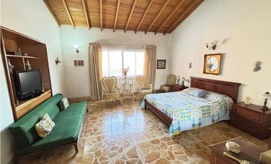 VENTA  DE AMPLIO APARTAMENTO DUPLEX EN EL BARRIO LAURELES DE MEDELLN