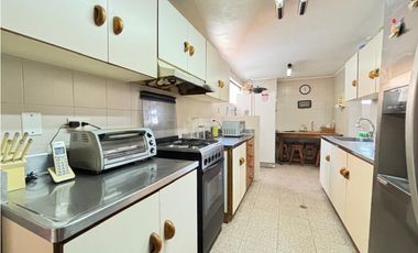 VENTA  DE AMPLIO APARTAMENTO DUPLEX EN EL BARRIO LAURELES DE MEDELLN