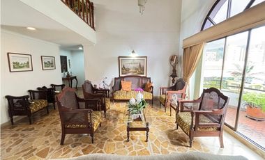 VENTA  DE AMPLIO APARTAMENTO DUPLEX EN EL BARRIO LAURELES DE MEDELLN