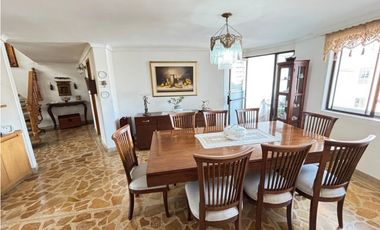 VENTA  DE AMPLIO APARTAMENTO DUPLEX EN EL BARRIO LAURELES DE MEDELLN