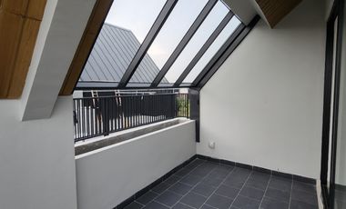 Rumah Baru Siap Huni 3 Lantai Attic Room Dekat AEON Mall & IKEA JGC