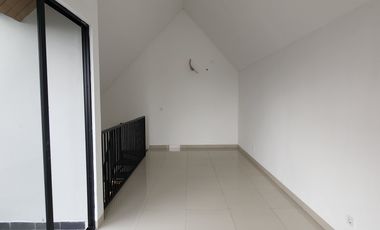 Rumah Baru Siap Huni 3 Lantai Attic Room Dekat AEON Mall & IKEA JGC