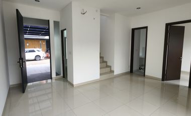Rumah Baru Siap Huni 3 Lantai Attic Room Dekat AEON Mall & IKEA JGC
