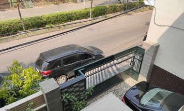 Disewakan Cepat Rumah 2 lantai Furnish Taman Semanan Indah,Jakarta