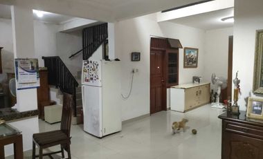 Disewakan Cepat Rumah 2 lantai Furnish Taman Semanan Indah,Jakarta