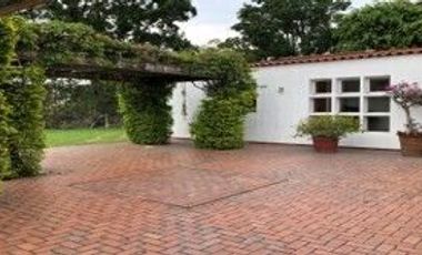 Residencia de 6 recámaras y gran Jardín