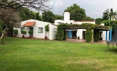 Residencia de 6 recámaras y gran Jardín