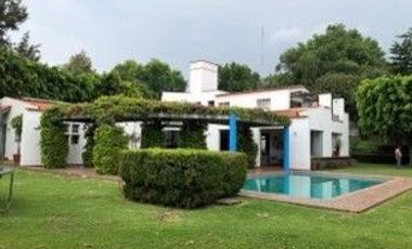 Residencia de 6 recámaras y gran Jardín