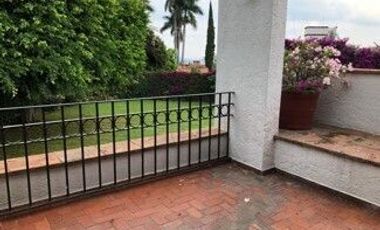 Residencia de 6 recámaras y gran Jardín