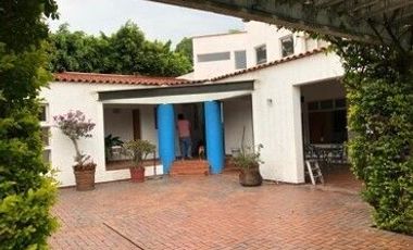Residencia de 6 recámaras y gran Jardín