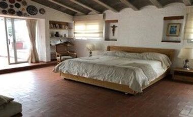 Residencia de 6 recámaras y gran Jardín