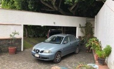 Residencia de 6 recámaras y gran Jardín