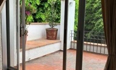 Residencia de 6 recámaras y gran Jardín