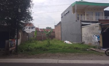 Lahan SHM 205m² di Pinggir Jalan Pamenang – Depan Kantor Camat Ngasem,