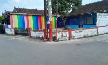 Disewakan rumah halaman luas dekat tvri jogja