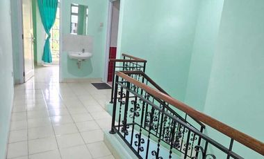 DISEWAKAN RUMAH DI KOTA WISATA CIBUBUR