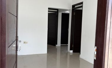 RUMAH FASILITAS LENGKAP CARPORT LUAS PLUS HALAMAN BELAKANG