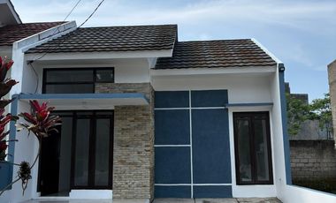 RUMAH FASILITAS LENGKAP CARPORT LUAS PLUS HALAMAN BELAKANG