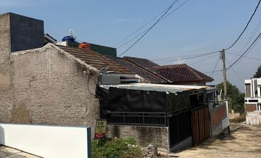 RUMAH FASILITAS LENGKAP CARPORT LUAS PLUS HALAMAN BELAKANG