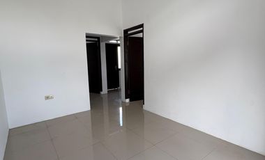 RUMAH FASILITAS LENGKAP CARPORT LUAS PLUS HALAMAN BELAKANG