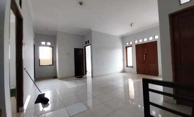 Rumah 2 Lantai Area Radio Dalam