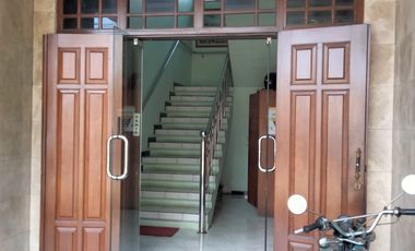Rumah Bagus KOTABARU Yogyakarta parkir luas Lt 471 m² LB 200 m SHM-IMB