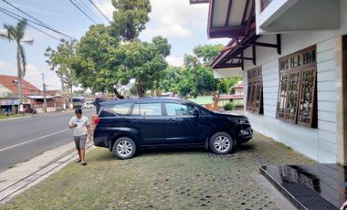 Rumah Bagus KOTABARU Yogyakarta parkir luas Lt 471 m² LB 200 m SHM-IMB