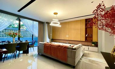 Rumah Mewah dan Asri Memiliki Kolam Renang Pribadi dan rooftop di daerah Jakarta Selatan.