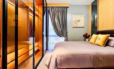 Rumah Mewah dan Asri Memiliki Kolam Renang Pribadi dan rooftop di daerah Jakarta Selatan.