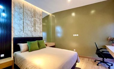 Rumah Mewah dan Asri Memiliki Kolam Renang Pribadi dan rooftop di daerah Jakarta Selatan.