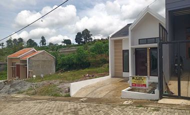 Rumah SHM  aestetik 12 menit ke exit tol Padalarang