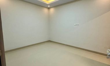 Rumah baru mewah 2 lantai dkt kampus UNM Tamalate