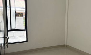 Rumah baru mewah 2 lantai dkt kampus UNM Tamalate