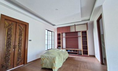 Dijual Rumah Lokasi Strategis 2 Lantai Di Cinere Dekat Tol