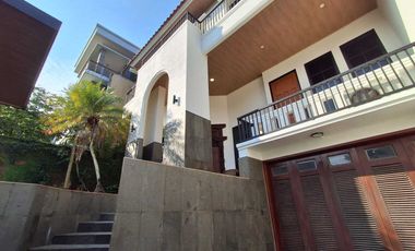 Dijual Rumah Lokasi Strategis 2 Lantai Di Cinere Dekat Tol