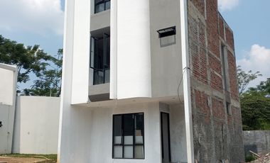 Rumah 3 lantai 4 kamar tidur di Grogol Limo Depok