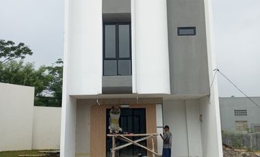 Rumah 3 lantai 4 kamar tidur di Grogol Limo Depok