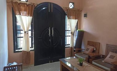 DIJUAL RUMAH 2 LANTAI DI LOKASI STRATEGIS, LINGKUNGAN SEJUK DAN NYAMAN