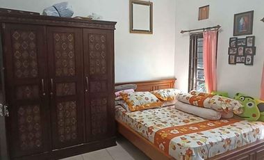 DIJUAL RUMAH 2 LANTAI DI LOKASI STRATEGIS, LINGKUNGAN SEJUK DAN NYAMAN