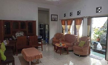 DIJUAL RUMAH 2 LANTAI DI LOKASI STRATEGIS, LINGKUNGAN SEJUK DAN NYAMAN